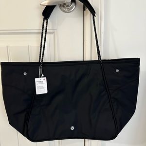 BNWT lululemon Snap Tote